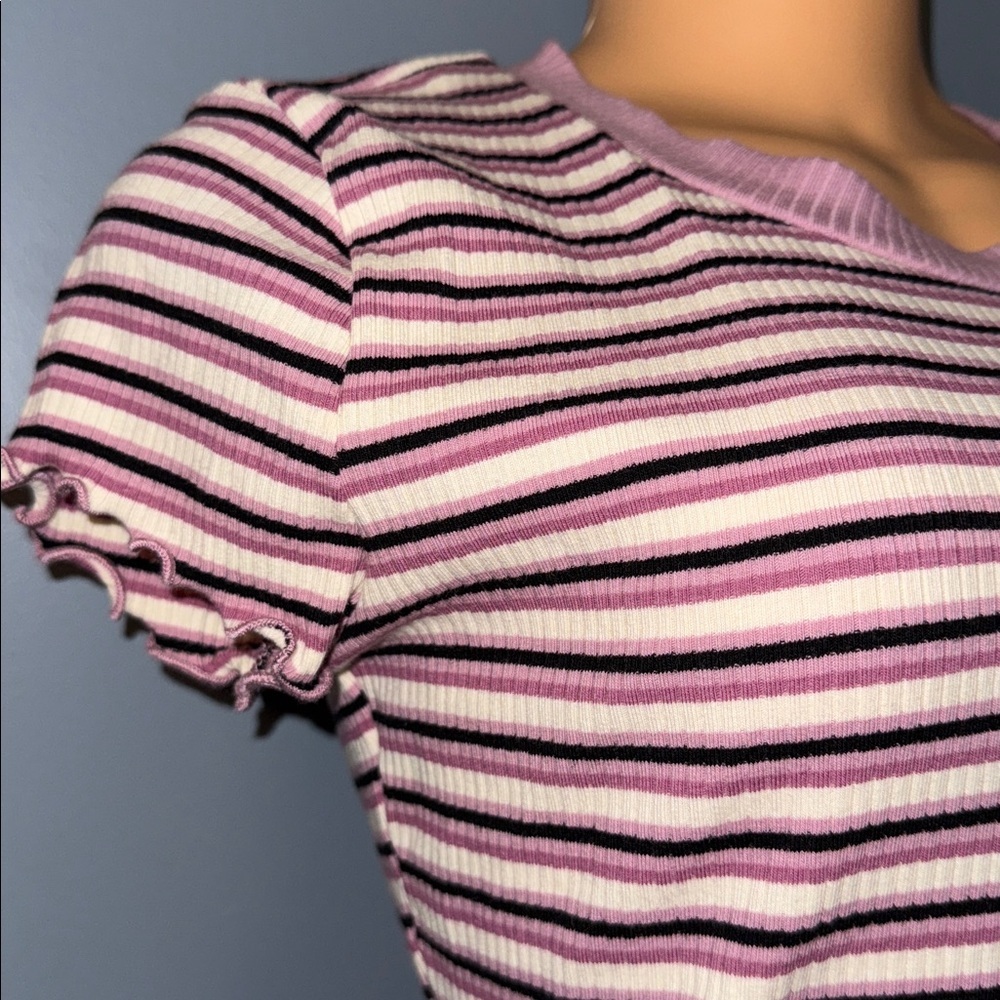 Trendy Striped Ruffle-Trim Tee, Size Medium - Picture 3 of 6
